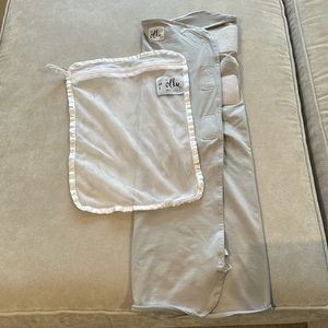 The Ollie world swaddle gray